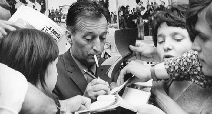 Gianni Rodari - L'incontro decisivo tra i ragazzi e i libri avviene sui banchi di scuola