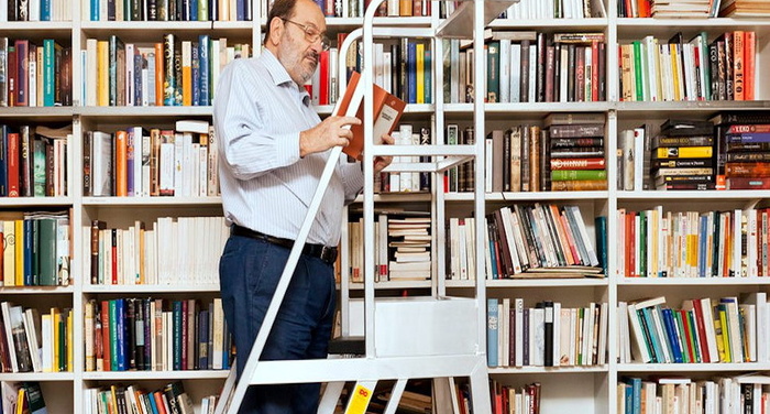 Umberto Eco - Leggere i libri attraverso i polpastrelli