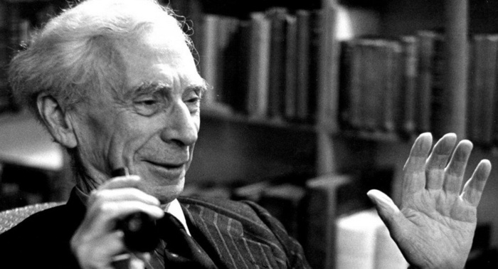 Bertrand Russell - Le cose semplici sono indispensabili per raggiungere la felicità