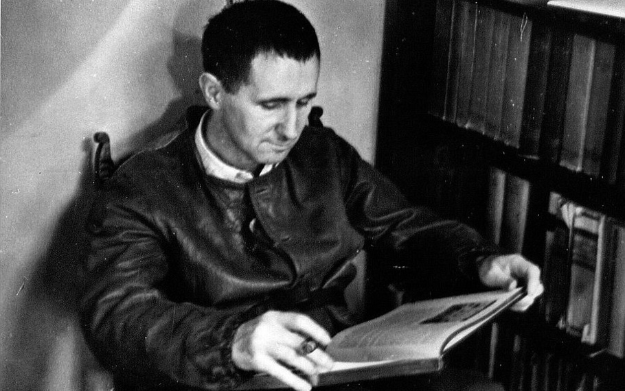 Bertolt Brecht - Dove per mille anni aveva dominato la fede, ora domina il dubbio