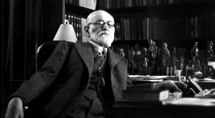 Sigmund Freud - La massa  impulsiva, mutevole e irritabile
