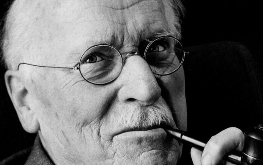 Carl Gustav Jung - Dobbiamo distinguere nella psiche tre strati