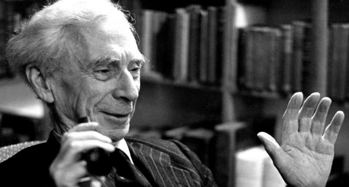 Bertrand Russell - Le cose semplici sono indispensabili per raggiungere la felicità