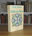 Letteratura fantasy: J. R. R. Tolkien - Il Silmarillion - Rusconi 1978 (prima edizione italiana) Letteratura fantasy: J. R. R. Tolkien - Il Silmarillion - Rusconi 1978 (prima edizione italiana)