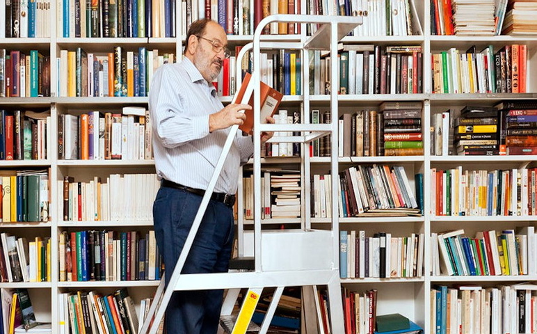 Umberto Eco - Leggere i libri attraverso i polpastrelli