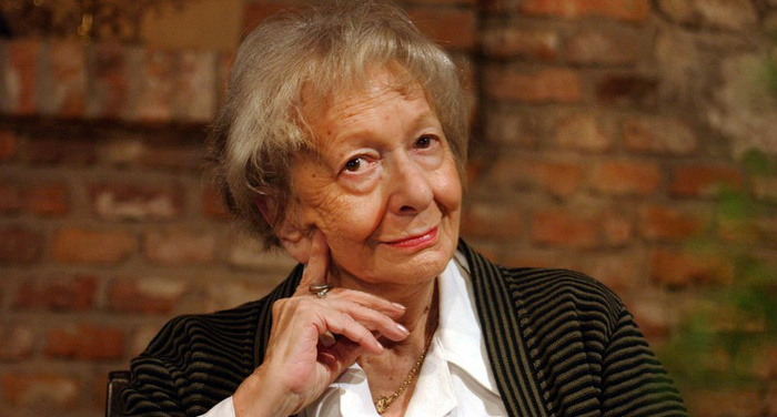 Wislawa Szymborska - Ritratto di donna