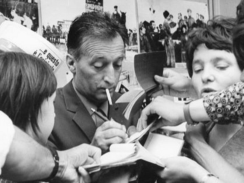 Gianni Rodari - L'incontro decisivo tra i ragazzi e i libri avviene sui banchi di scuola
