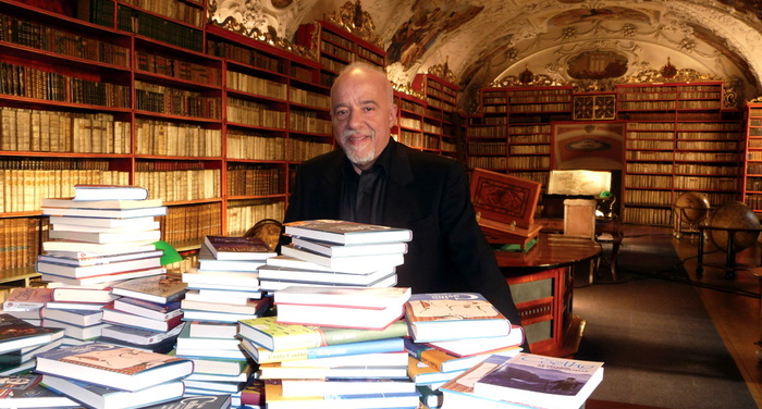 Paulo Coelho - Scrivere  una delle attivit pi solitarie del mondo